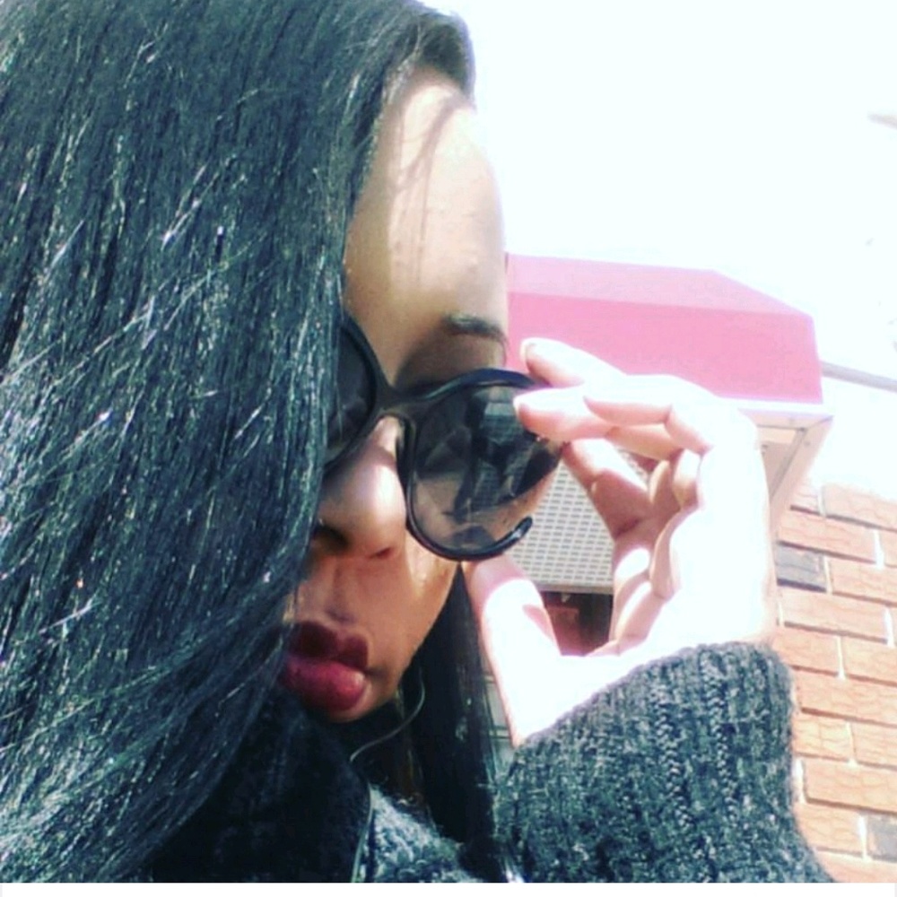 Meet your Posher, Crystal